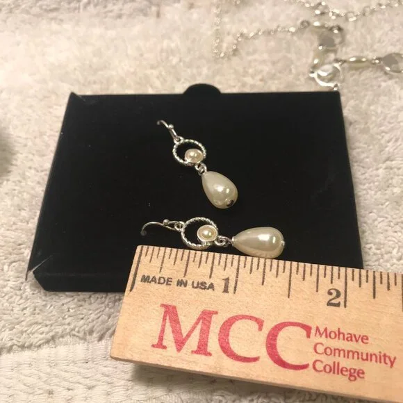 Avon Merryl 3 Piece Gift Set - Silver & Pearl Necklace Bracelet & Earrings - Picture 8 of 16